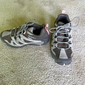 Women’s Merrill hiking shoes. Size 8. Perfect condition.